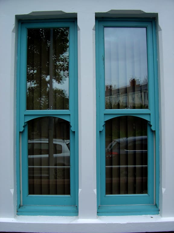 Traditional bay windows installation