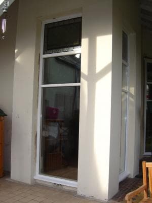 Corner window installation in softwood